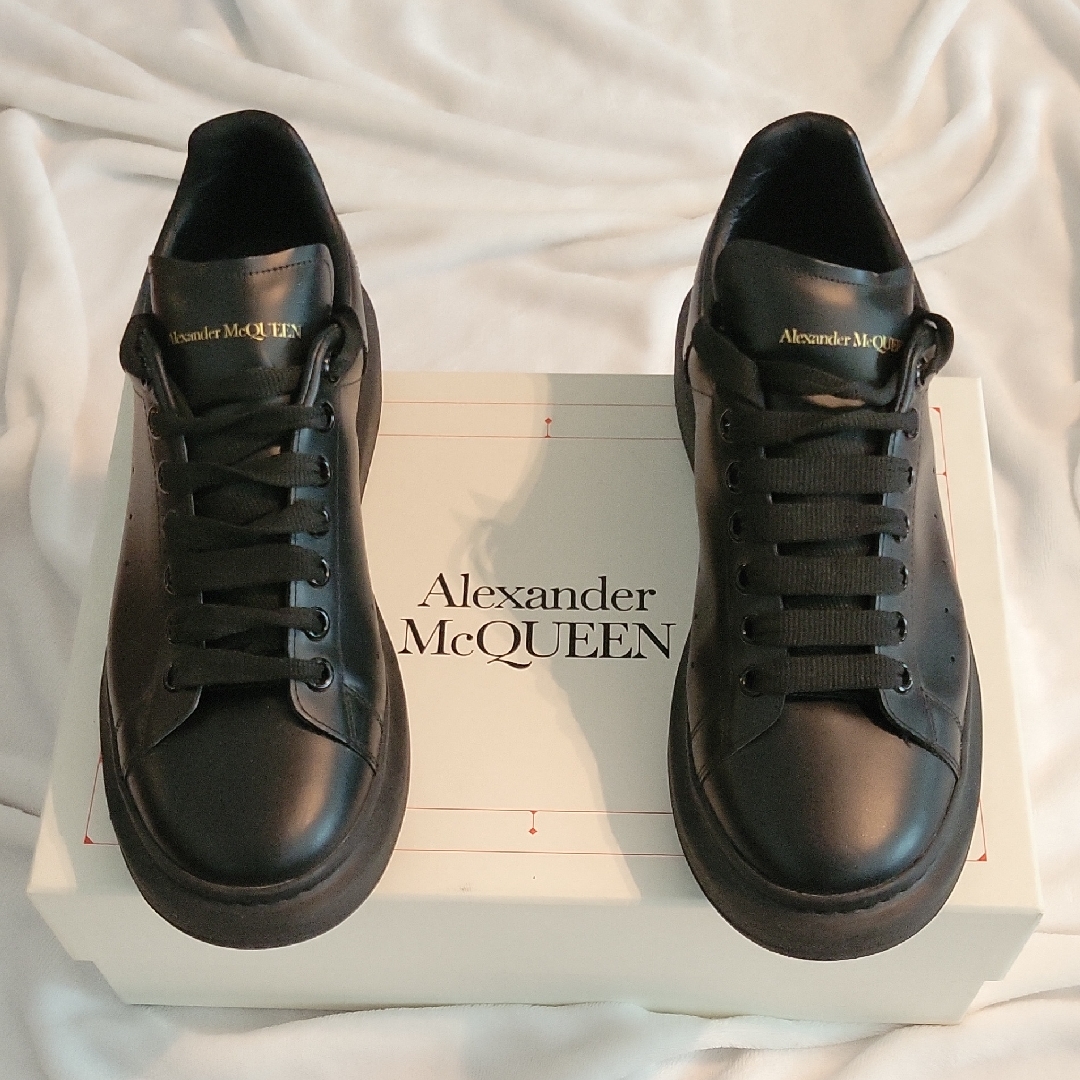 Alexander Mcqueen Black Leather Men's Low-Top Sneakers. Size 10.5/43.5